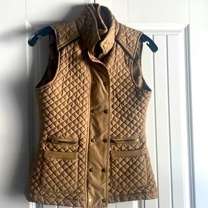 I’m selling vest. Barely use, no scratches, spots.